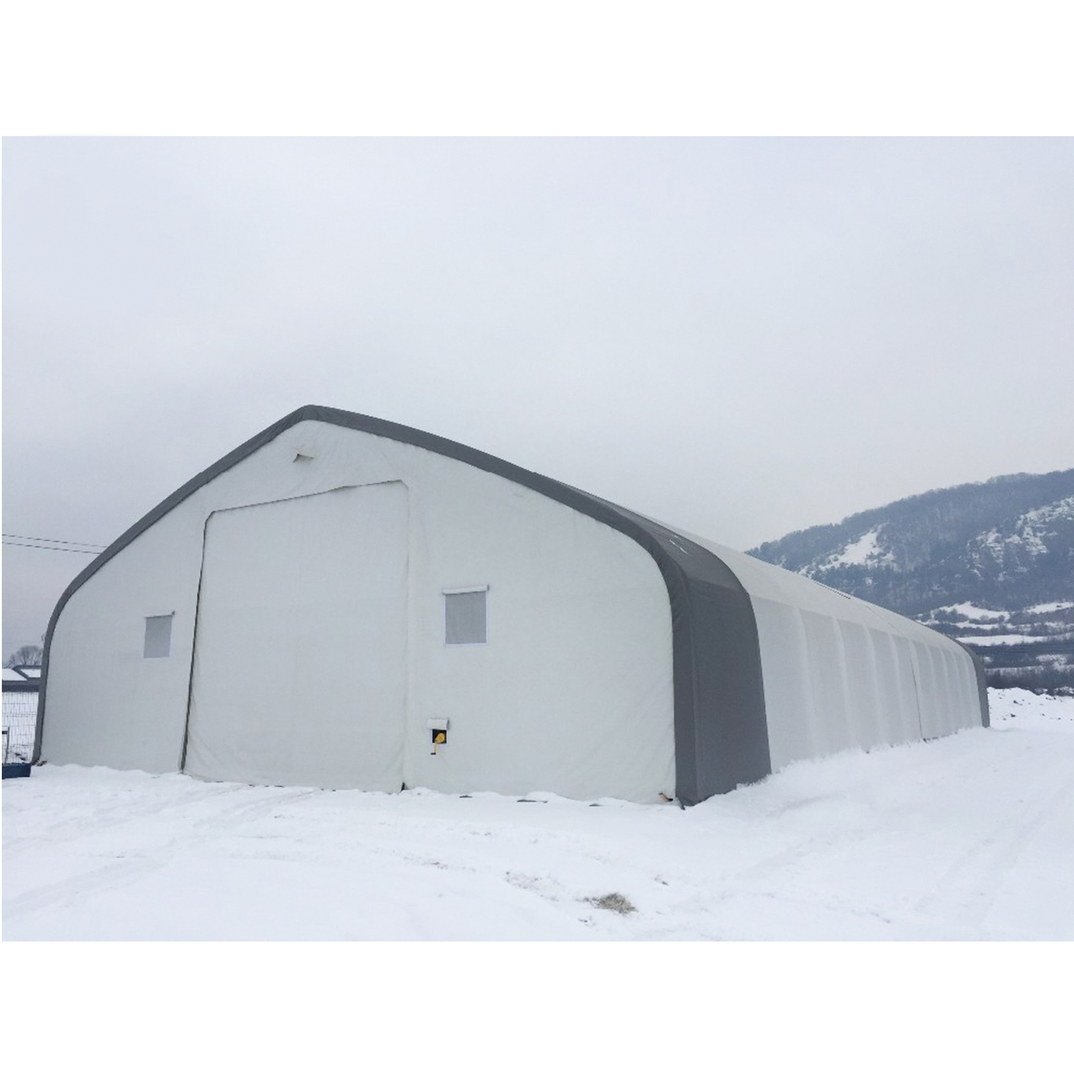Hala industriala din PVC, lungime 61m, latime 21.35m, inaltime 8.54m cu structura de rezistenta metalica